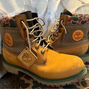 MENS Timberland Yellow and Camo Boots